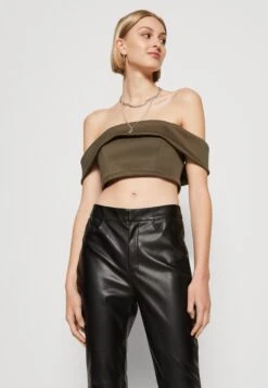 Wal G Brody Crop - T-Shirt Print - Khaki -Wal G 005396816b154e318799c3700a514c23 scaled