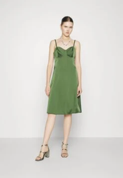 Wal G Dalia Cupped Midi - Jurk - Medow -Wal G 034376610bc349d29817569bea24f8e7 scaled