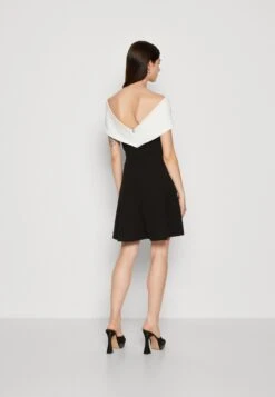 Wal G Alia Off Shoulder Skater - Cocktailjurk - Black/White -Wal G 03cd79fcd70e479d9f842ed0921f6f07 scaled