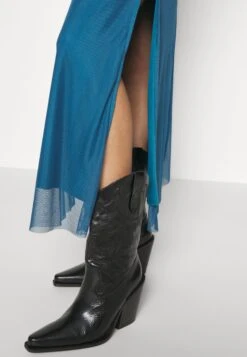Wal G Sandy - Maxi-Jurk - Dark Teal Blue -Wal G 04eea7b8f4c24c9b951fa5ceab14adee scaled