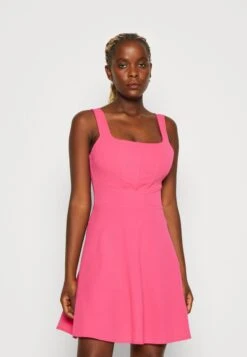 Wal G Indi Square Neck Skater - Jerseyjurk - Fuchsia