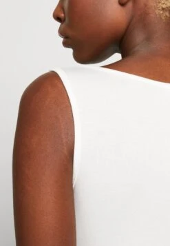 Wal G Melody Bodysuit - Top - White -Wal G 0e1a378050374559bee4816695a62981 scaled