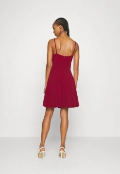 Wal G Vincent Skater Dress - Jerseyjurk - Wine -Wal G 10c83cad3f654dfbbf6d7245d13cc4f5 scaled