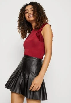 Wal G Ben Ruffle Bodysuit - T-Shirt Print - Burgundy -Wal G 12873ed798604e598e8cb75e38e94f0d scaled