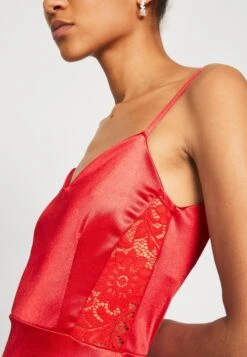 Wal G Archie Asymmetric Midi - Cocktailjurk - Red 11 Wal G Archie Asymmetric Midi - Cocktailjurk - Red -Wal G 136e77f2ee784b96b089511dac03b621 scaled