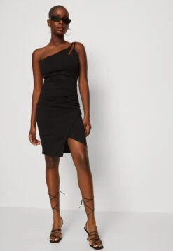 Wal G Valencia Cut Out One Shoulder Midi Dress - Jerseyjurk - Black -Wal G 17195b9a4b9647c98555d97a372c9ddd scaled