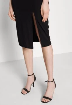 Wal G Embroidered V Neck Rose Midi - Cocktailjurk - Black Floral -Wal G 18af6a357a7a4b91b6a7a8bc7922af1a scaled