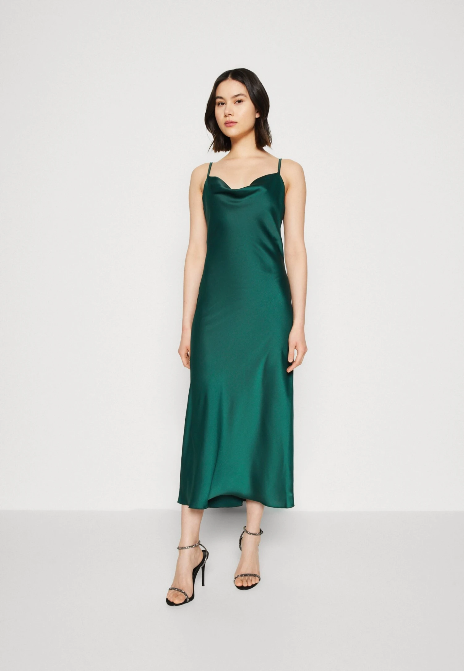 Wal G Cara Cowl Neck Midi - Cocktailjurk - Forest Green 1 Wal G Cara Cowl Neck Midi - Cocktailjurk - Forest Green