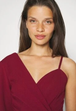 Ciaramin One Sleeve - Jumpsuit - Berry Wine -Wal G 21f2e1bdfd194c33b22b6a85bc0d54d3 scaled