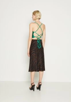 Wal G Milly Strappy - Top - Leaf Green -Wal G 262b5b03691d47aa92ea233a8b25d6b0 scaled