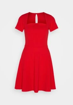 Wal G Brody Curve Neck Skater - Jerseyjurk - Red -Wal G 26b05062b925489c8c971c5cd5f25d5f scaled