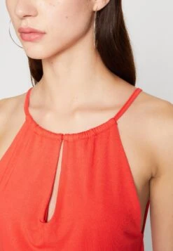 Wal G Summer Essentials Lenny Strappy - Maxi-Jurk - Fiery Red -Wal G 270baab204564248ad13102956a30f80 scaled