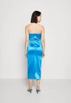 Wal G Party Ben V Neck Midi - Cocktailjurk - Ocean Blue -Wal G 276f32fb23a14af794fdc89c1dcee7c7 scaled