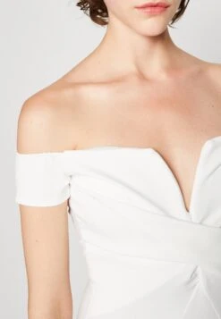 Wal G Elia Off Shoulder - Galajurk - White 11 Wal G Elia Off Shoulder - Galajurk - White -Wal G 277a8cf25b9844d1baa175ad8254cc95 scaled