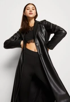 Wal G Jonny Crop - Longsleeve - Black -Wal G 28f665adc56b4618853f1b59c24f83f6 scaled