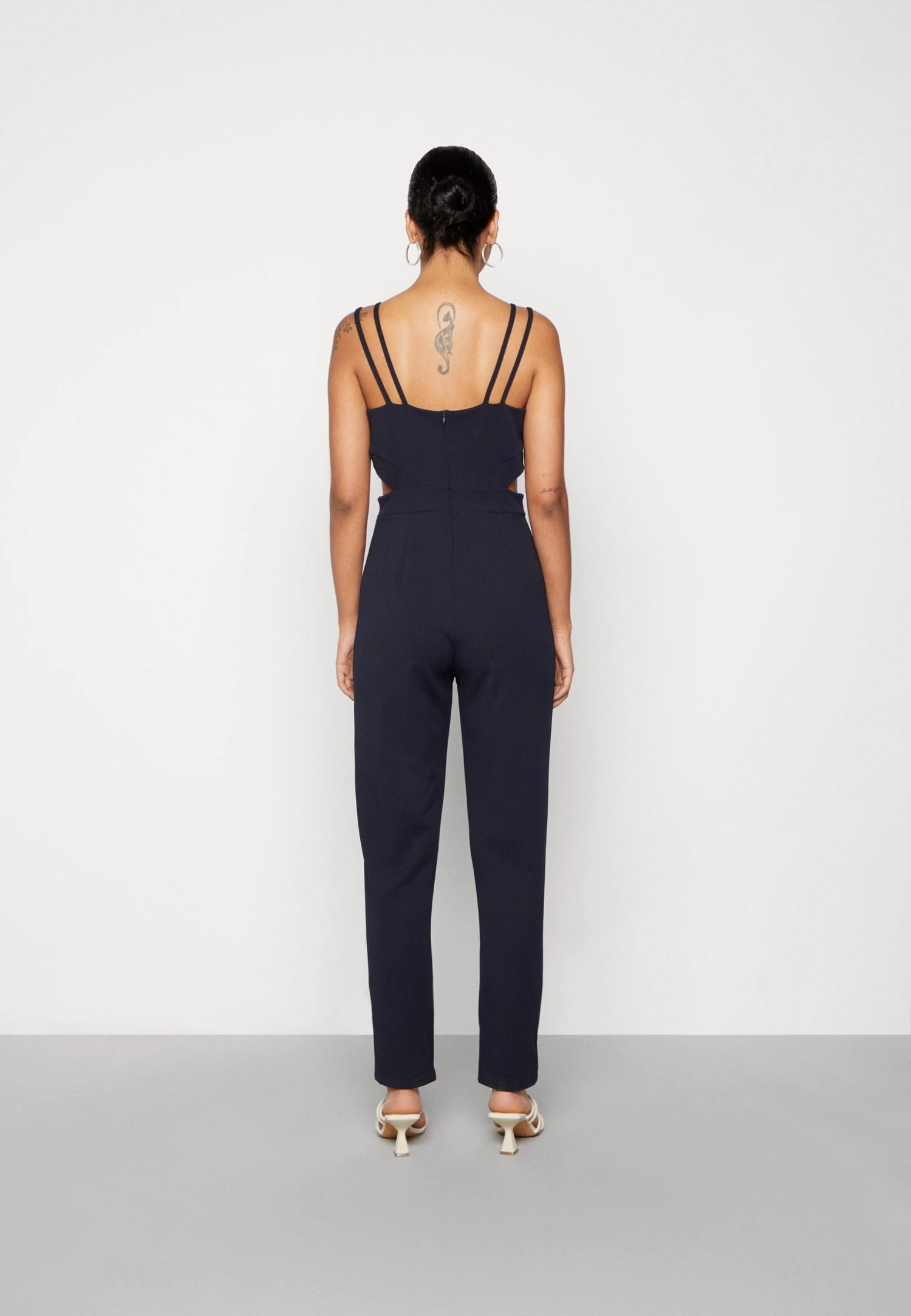Wal G Nikita Cut Out - Jumpsuit - Navy Blue 3 Wal G Nikita Cut Out - Jumpsuit - Navy Blue - Afbeelding 3