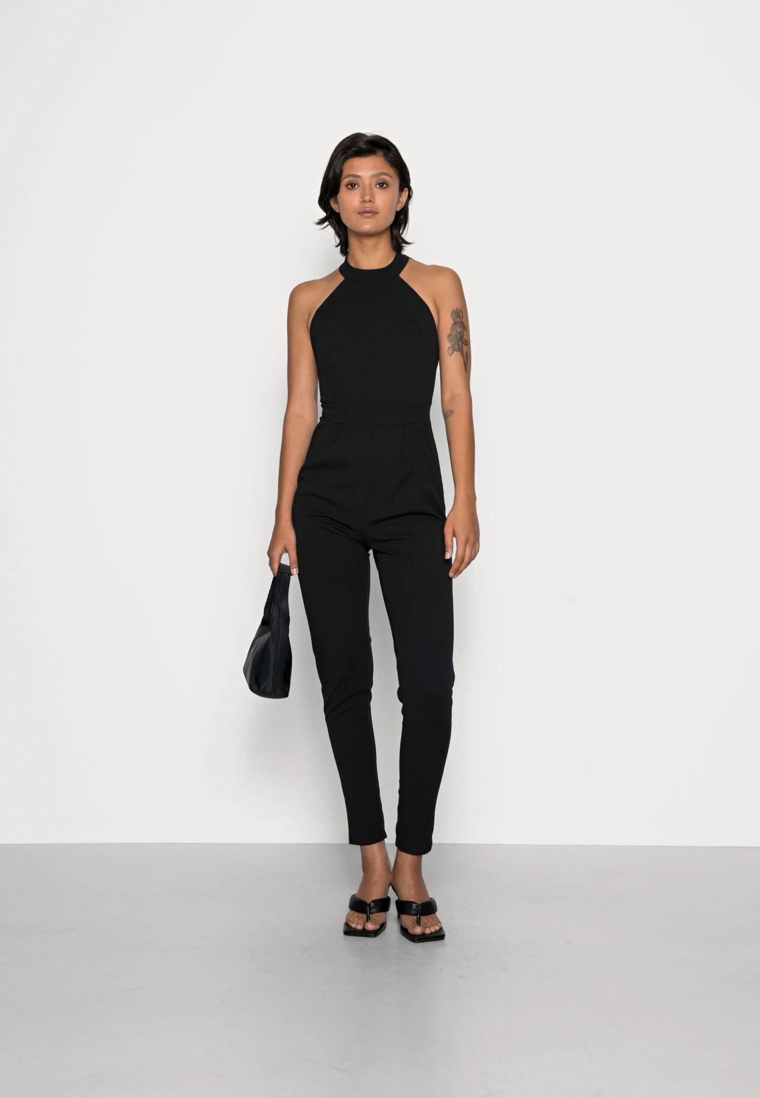 Wal G Chenise Halter Neck- Jumpsuit - Black 2 Wal G Chenise Halter Neck- Jumpsuit - Black - Afbeelding 2