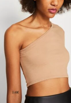 Wal G Milly One Sleeve Crop - Longsleeve - Camel -Wal G 2e890f49fae44120833f713f9dd874aa scaled