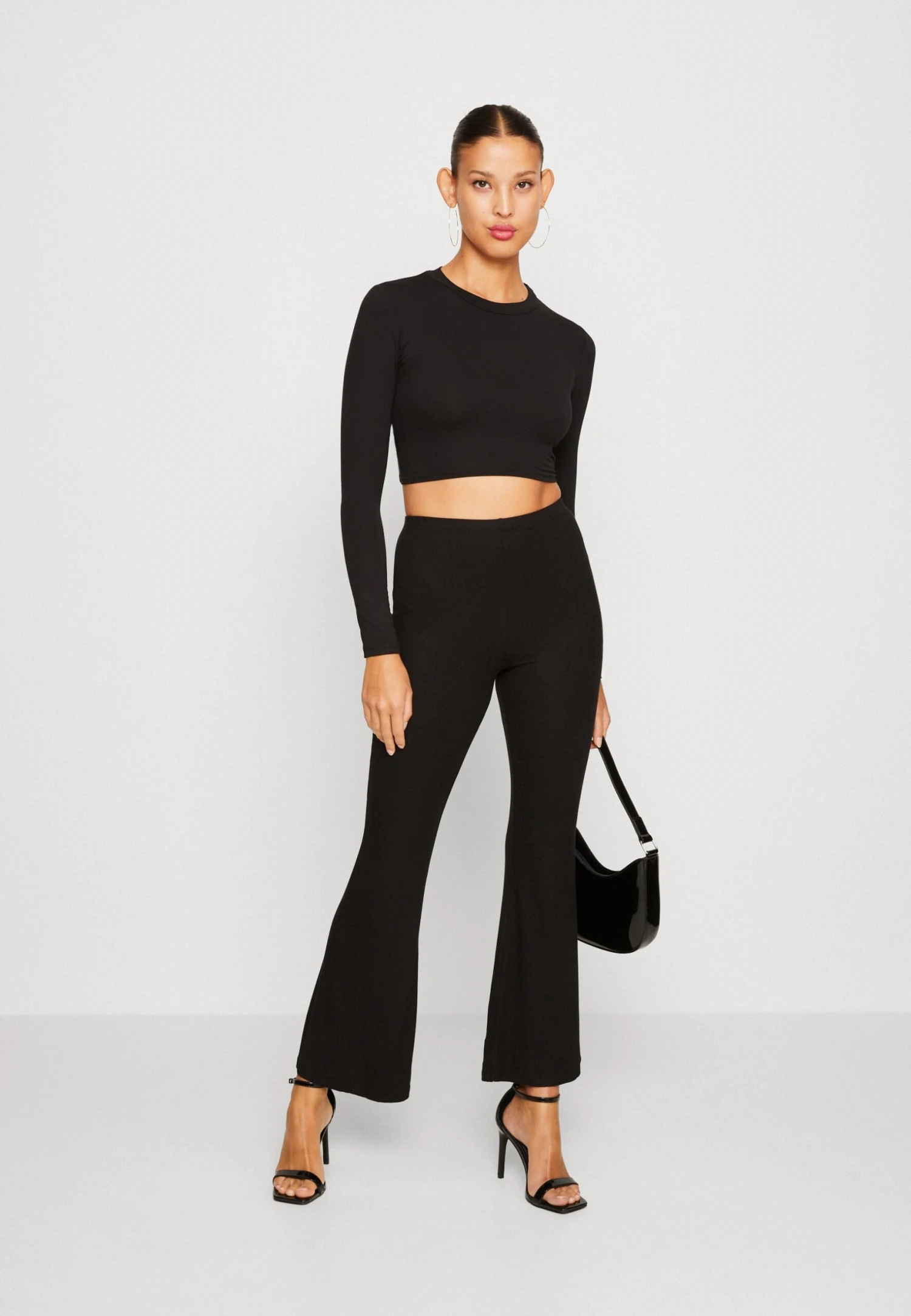 Wal G Roza Back Detail Crop - Longsleeve - Black 2 Wal G Roza Back Detail Crop - Longsleeve - Black - Afbeelding 2