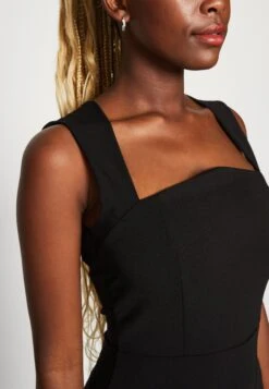 Wal G Brody Curve Neck Midi - Etui-Jurk - Black -Wal G 3a5f7863a4f84bd38730cfb3d0e03fcf scaled