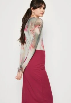 Wal G Valentines Heart Midi Skirt - Kokerrok - Magenta -Wal G 417646f279d8487fa20e7d3bba89324d scaled