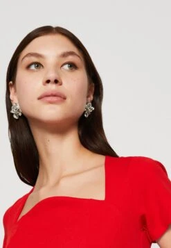 Wal G Brody Curve Neck Skater - Jerseyjurk - Red -Wal G 417f508b11234f7e9d9f94e46e4e18eb scaled