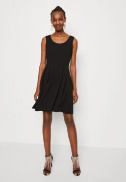 Wal G Valentines Holly Heart Cut Out Skater - Cocktailjurk - Black -Wal G 4732a20ac30c44739d2cae9454dd49ca scaled