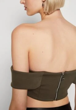 Wal G Brody Crop - T-Shirt Print - Khaki -Wal G 487ee0bebc4842a1baa2dff21414402d scaled