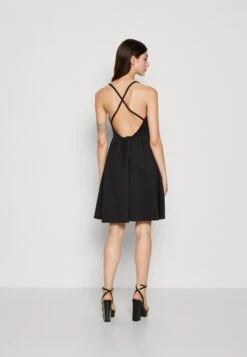 Wal G Bella Baloon Skater - Cocktailjurk - Black -Wal G 527f3e3087a04bca9738a0bbb8149b11 scaled