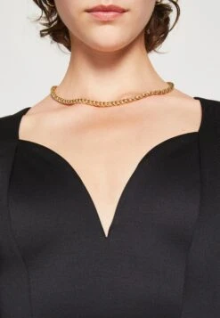 Wal G Zanad V Neck Midi - Jerseyjurk - Black -Wal G 55242e6a61f7405fa5d08067ebdbf050 scaled