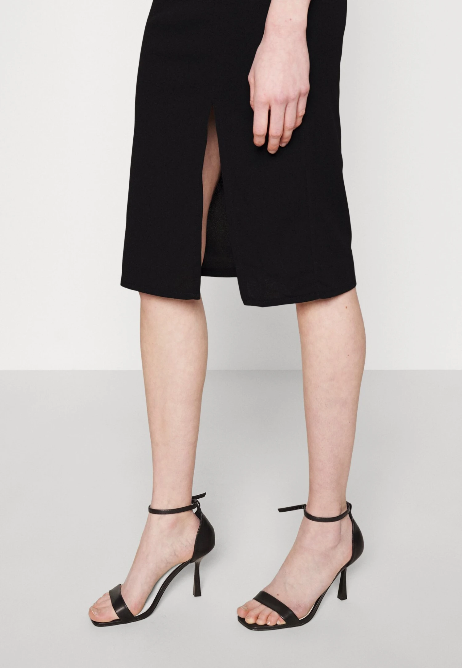 Wal G Melanie Midi Dress - Cocktailjurk - Black 4 Wal G Melanie Midi Dress - Cocktailjurk - Black - Afbeelding 4