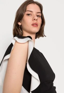 Wal G Kelly Ruffle Sleeve Midi Dress - Cocktailjurk - Black/White -Wal G 5b4ea8f856714e00802b7e1ecf0d4e1f scaled