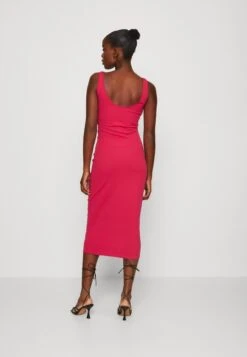 Wal G Mima Midi - Jerseyjurk - Fuchsia -Wal G 5cc7cd38a1894792ac1926219298ac2d scaled