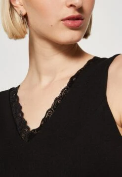 Wal G Billy V Neck - Jumpsuit - Black -Wal G 5f0fd59f0c3848c3ad18c1f667f9fc2e scaled