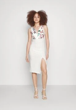 Wal G Embroidered V Neck Rose Midi - Cocktailjurk - White