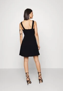 Wal G Jaqueline Skater Dress - Cocktailjurk - Black -Wal G 61d0abfe6c804d2b9c427abfcb27dc14 scaled