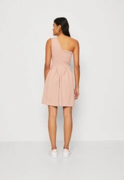Wal G Vanya One Shoulder Skater Dress - Jerseyjurk - Blush Pink -Wal G 65009a6adbac48b8a1d05bf529b17e1e scaled