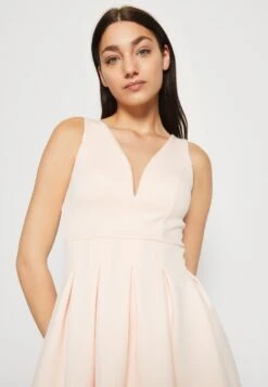 Wal G Wedding Lila V Neck Skater - Cocktailjurk - Peach -Wal G 69281f63c54540a8a7984e679f1e71a0 scaled