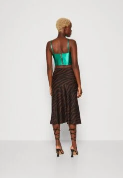 Wal G Daz Heart Neck Crop- Top - Leaf Green 8 Wal G Daz Heart Neck Crop- Top - Leaf Green -Wal G 6b7301b22f7f4124840a9aa424e9c977 scaled