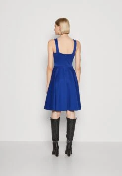 Wal G Muna V Neck Midi - Cocktailjurk - Electric Blue -Wal G 70e504073b964b43bc3b4ea1f1a0691a scaled