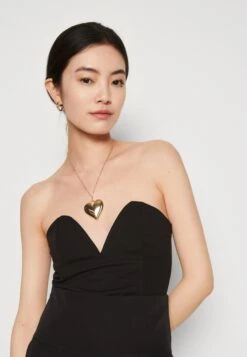 Wal G Liza V Neck- Top - Black 9 Wal G Liza V Neck- Top - Black -Wal G 72eadd73453e46e0a4f286abae4fe051 scaled