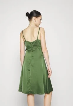 Wal G Dalia Cupped Midi - Jurk - Medow -Wal G 7a1617e3f436434282139c4ed745c7d9 scaled