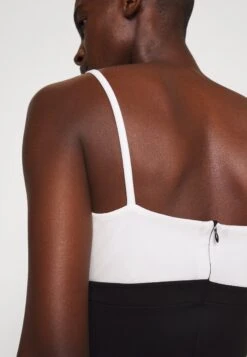 Janya - Jurk - Black/White -Wal G 80e84d0a174e4333a851627d93caf6db scaled