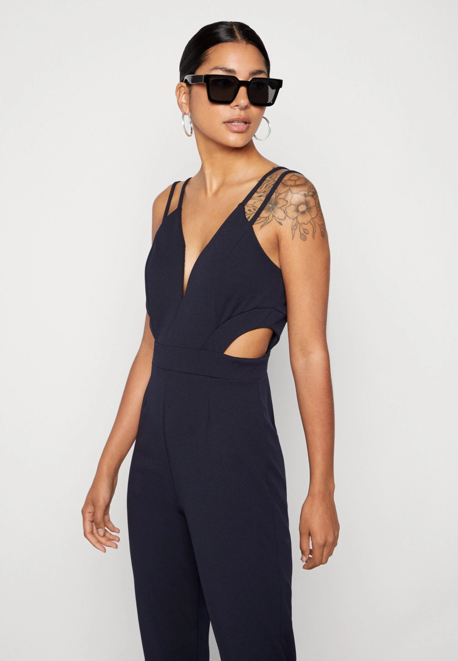 Wal G Nikita Cut Out - Jumpsuit - Navy Blue 4 Wal G Nikita Cut Out - Jumpsuit - Navy Blue - Afbeelding 4
