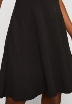 Wal G Annie Halter Skater - Jerseyjurk - Black -Wal G 840b4eebe7b74e528735a05afc76e64f scaled