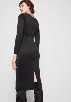 Wal G Zanad V Neck Midi - Jerseyjurk - Black -Wal G 862742873ede47979971e77e76d9396b scaled