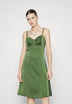 Wal G Dalia Cupped Midi - Jurk - Medow -Wal G 8cad9b1cf16f41beb04d31fdf25353f1 scaled