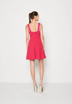 Wal G Jaqueline Skater Dress - Jerseyjurk - Pink -Wal G 8eb1283764de4b9a8863a09d4ce0f2b6 scaled