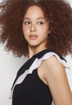 Wal G Smeena One Shoulder Midi - Jerseyjurk - Black/White -Wal G 8f516a315f7742e6b49adb579d6c99d9 scaled