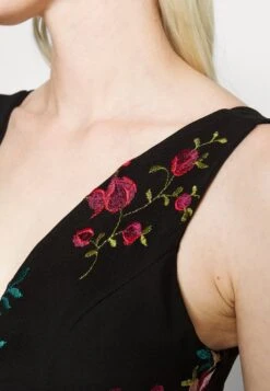 Contrast Plunge - Jumpsuit - Black -Wal G 99cc8fd148ff48bdbd158543c443567f scaled